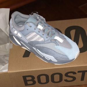 Adidas yeezy boost 700 intertia